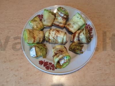 Cukinijų ritinėliai su graikiniais riešutais ir varškės sūriu Žingsnis 9