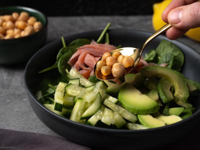 Salotos su avokadu, avinžirniais ir silke Žingsnis 4