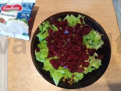 Salotos su marinuotomis burokėliais ir mocarela Žingsnis 2