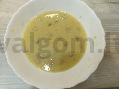 Grybų sriuba-pyragas su grietinėlėmis pagrindine nuotrauka