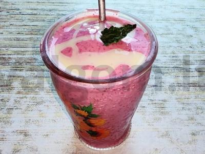 Minkštas braškinis ledas su džiovinta mėta pagrindine nuotrauka