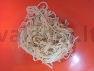 Greitas sriuba su makaronais ir pomidorų tyrė Žingsnis 2