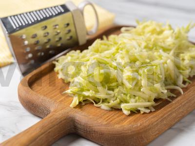 Cukinijų ir konservuotų žuvų kotletai Žingsnis 1