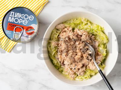 Cukinijų ir konservuotų žuvų kotletai Žingsnis 2