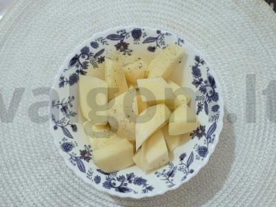 Vištiena, kepta su obuoliais ir bulvėmis orkaitėje Žingsnis 2