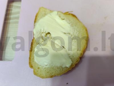 Karštas sumuštinis su vištienos kotletu ir sūriu Žingsnis 1