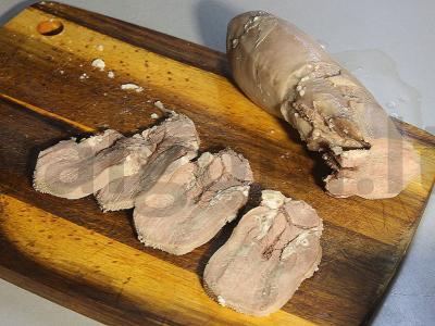 Rulonai iš liežuvio su krienais ir agurku Žingsnis 1