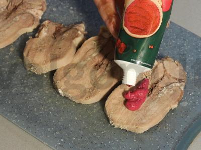 Rulonai iš liežuvio su krienais ir agurku Žingsnis 3