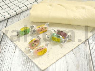 Sluoksniuotos tešlos rageliai su želė saldainiais Žingsnis 1