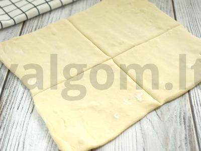 Sluoksniuotos tešlos rageliai su želė saldainiais Žingsnis 2