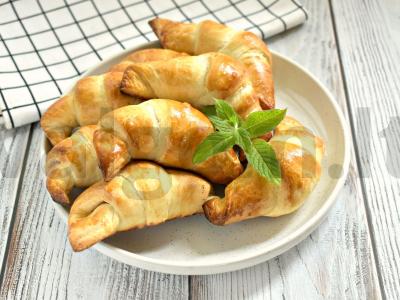 Sluoksniuotos tešlos rageliai su želė saldainiais pagrindine nuotrauka