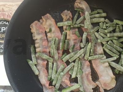 Kiaušiniai su bekonu ir žaliąja pupelių Žingsnis 2