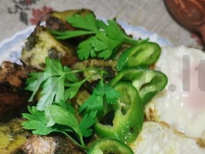 Kaimiškas pusryčių patiekalas su bulvėmis pagrindine nuotrauka