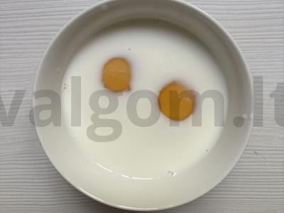 Kiaušiniai su žaliais žirneliais pusryčiams Žingsnis 1