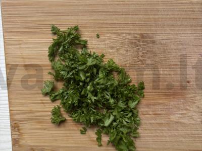 Kiaušiniai su žaliais žirneliais pusryčiams Žingsnis 2