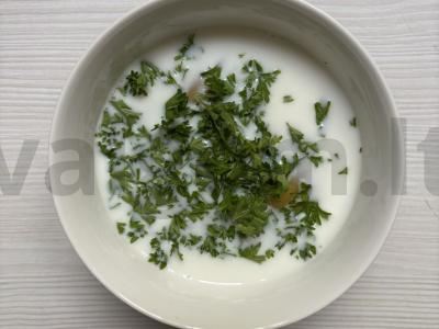 Kiaušiniai su žaliais žirneliais pusryčiams Žingsnis 3