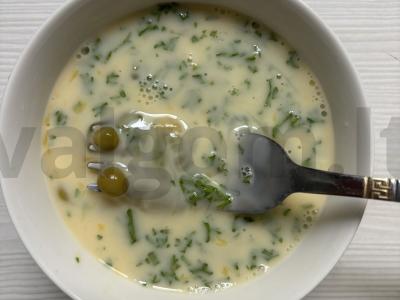 Kiaušiniai su žaliais žirneliais pusryčiams Žingsnis 5