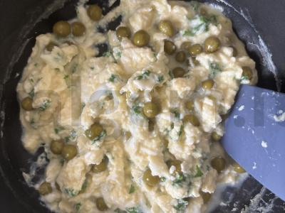 Kiaušiniai su žaliais žirneliais pusryčiams Žingsnis 8