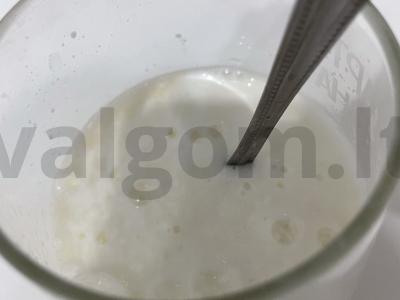 Kokteilis su bananų sultimis ir braškių džemu Žingsnis 4