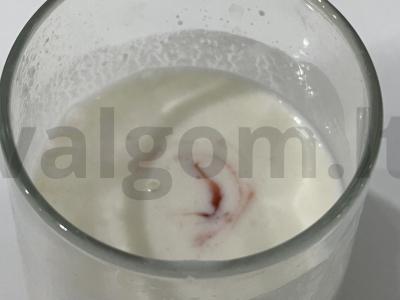 Kokteilis su bananų sultimis ir braškių džemu Žingsnis 5