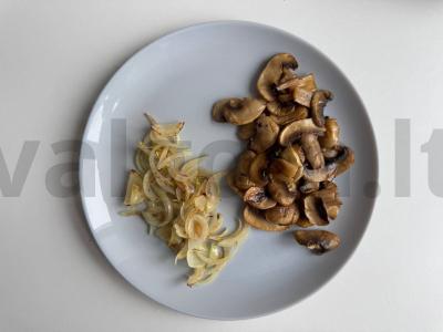 Sluoksniuota galeta su grybais ir trimis sūrio rūšimis Žingsnis 2