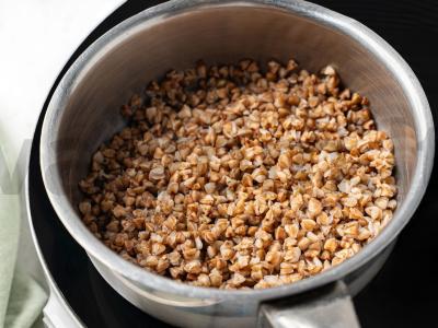 Grikių košė su vištiena ir daržovėmis Žingsnis 1