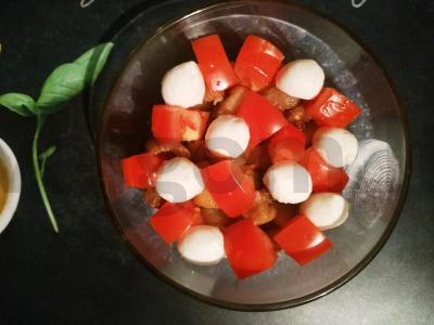 Salotas su traškiais baklažanais, pomidorais ir mocarela Žingsnis 6