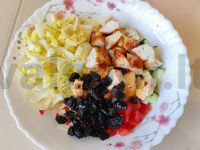 Salotas su vištiena, daržovėmis ir džiovintais abrikosais Žingsnis 10