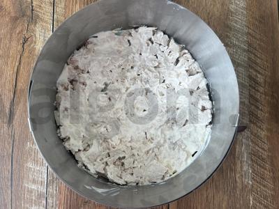 Sluoksniuotas salotas su vištienos filė „Gribų pieva“ Žingsnis 3