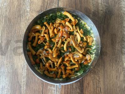 Sluoksniuotas salotas su vištienos filė „Gribų pieva“ Žingsnis 12