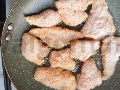 Švelnūs vištienos nagetai keptuvėje Žingsnis 5