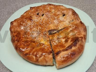 Pyragas su kiaulienos faršu arbatai pagrindine nuotrauka