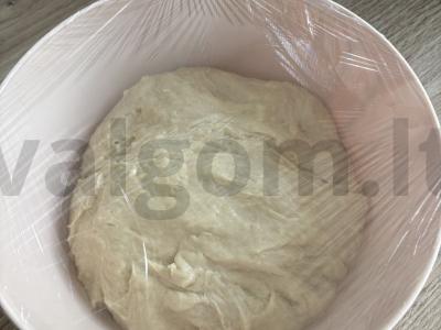 Dešrelės tešloje su graikišku jogurtu Žingsnis 4