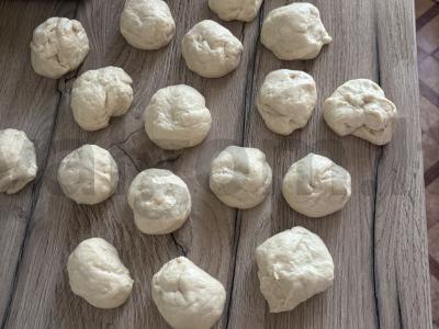 Dešrelės tešloje su graikišku jogurtu Žingsnis 5