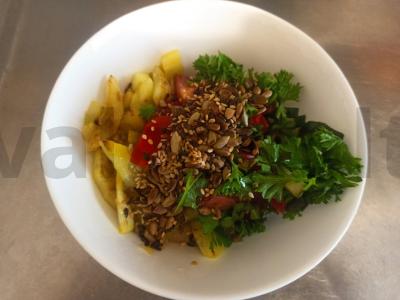 Šiltas salotas su keptu cukiniju ir šviežiais daržovėmis Žingsnis 5