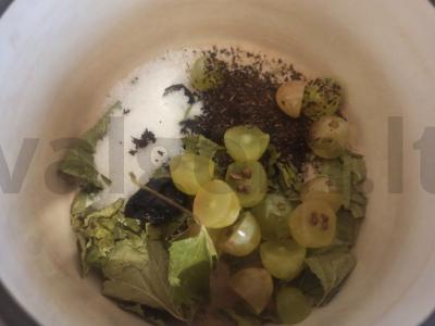 Arbatos gėrimas su vynuogėmis ir erškėtrožėmis Žingsnis 4