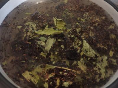 Arbatos gėrimas su vynuogėmis ir erškėtrožėmis Žingsnis 5