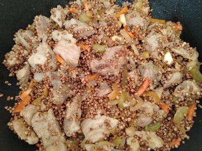 Grikių košė su mėsa ir daržovėmis vakarienei Žingsnis 5