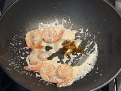 Greito paruošimo makaronai su krevetėmis Žingsnis 4