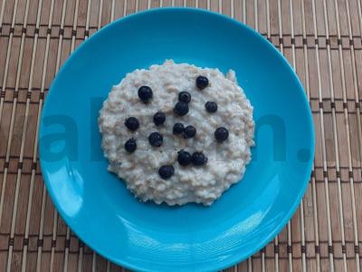 Avižinė pieno košė su šilkmedžiu ir cinamonu pagrindine nuotrauka