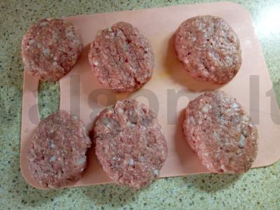 Vištienos faršo kotletai „Paprasti ir greiti“ Žingsnis 3