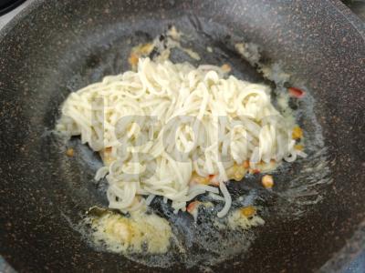 Kiaušinių makaronai su avokadu ir žuvies paštetu Žingsnis 5