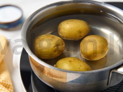 Kepta menkė su brokoliais ir mažais bulvytėmis Žingsnis 1