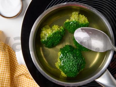 Kepta menkė su brokoliais ir mažais bulvytėmis Žingsnis 2