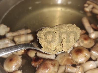 Grybų makaronai su žalia karčiojo padažu Žingsnis 3