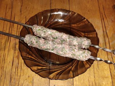 Kiaulienos lyulya-kebabas ant anglių Žingsnis 6