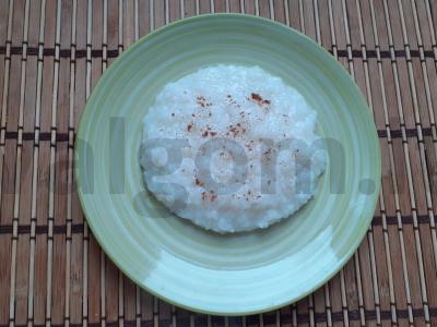 Ryžių košė su cinamonu pusryčiams pagrindine nuotrauka