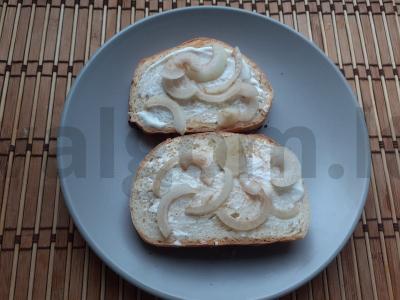 Skrebučiai su dešrelėmis ir marinuotais svogūnais Žingsnis 3