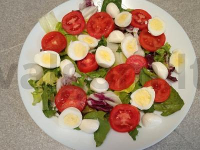 Salotos su kalmarais, mocarela ir putpelių kiaušiniais Žingsnis 4