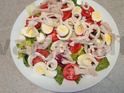 Salotos su kalmarais, mocarela ir putpelių kiaušiniais Žingsnis 5